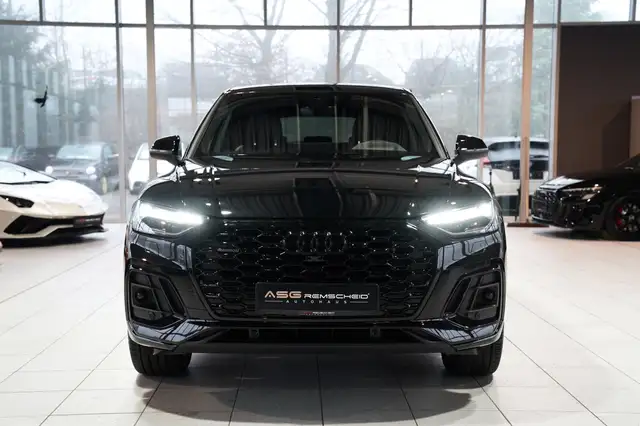 Audi Q5 view 3