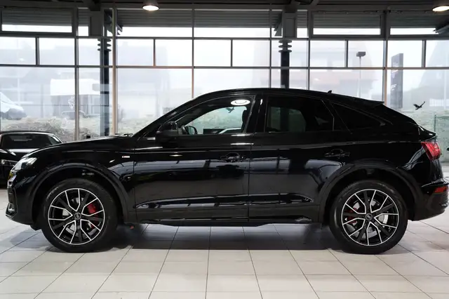 Audi Q5 view 8