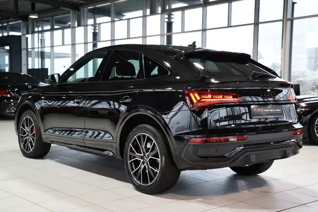 Audi Q5 view 10