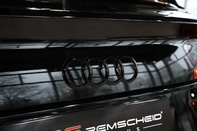 Audi Q5 view 12