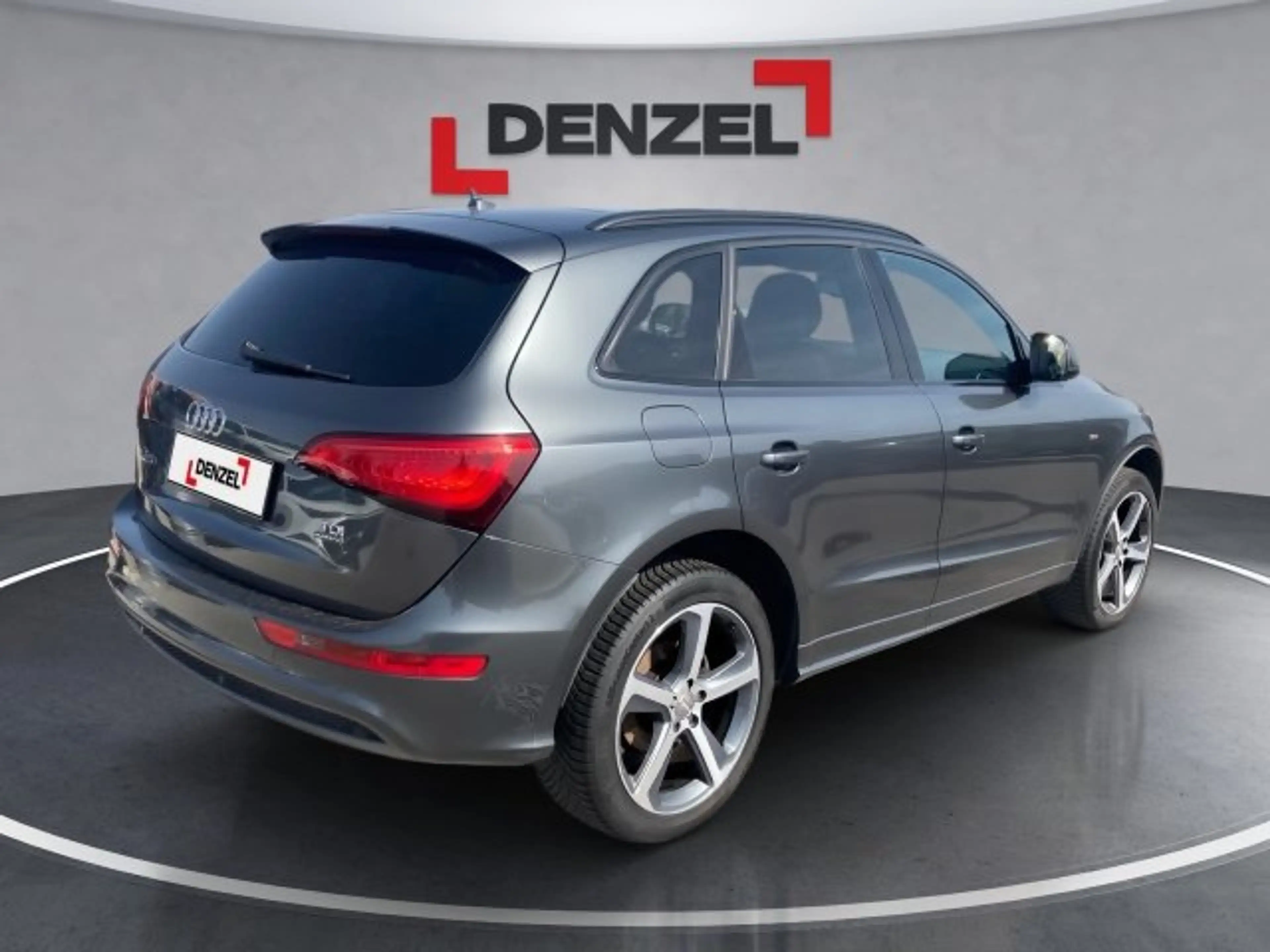 Audi Q5 2,0 TDI quattro S — photo 3