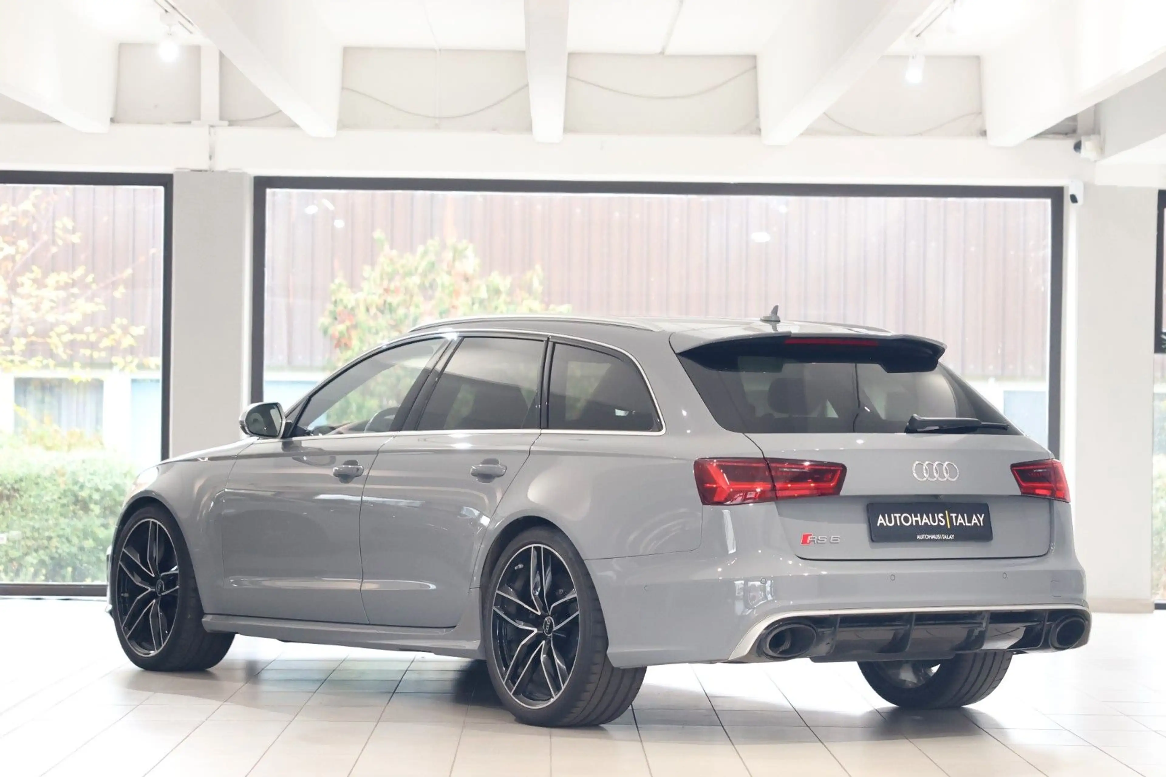 Audi RS6 4.0 Pano*Matrix*HUD*DynamikP.*Bose*Carbon — photo 3