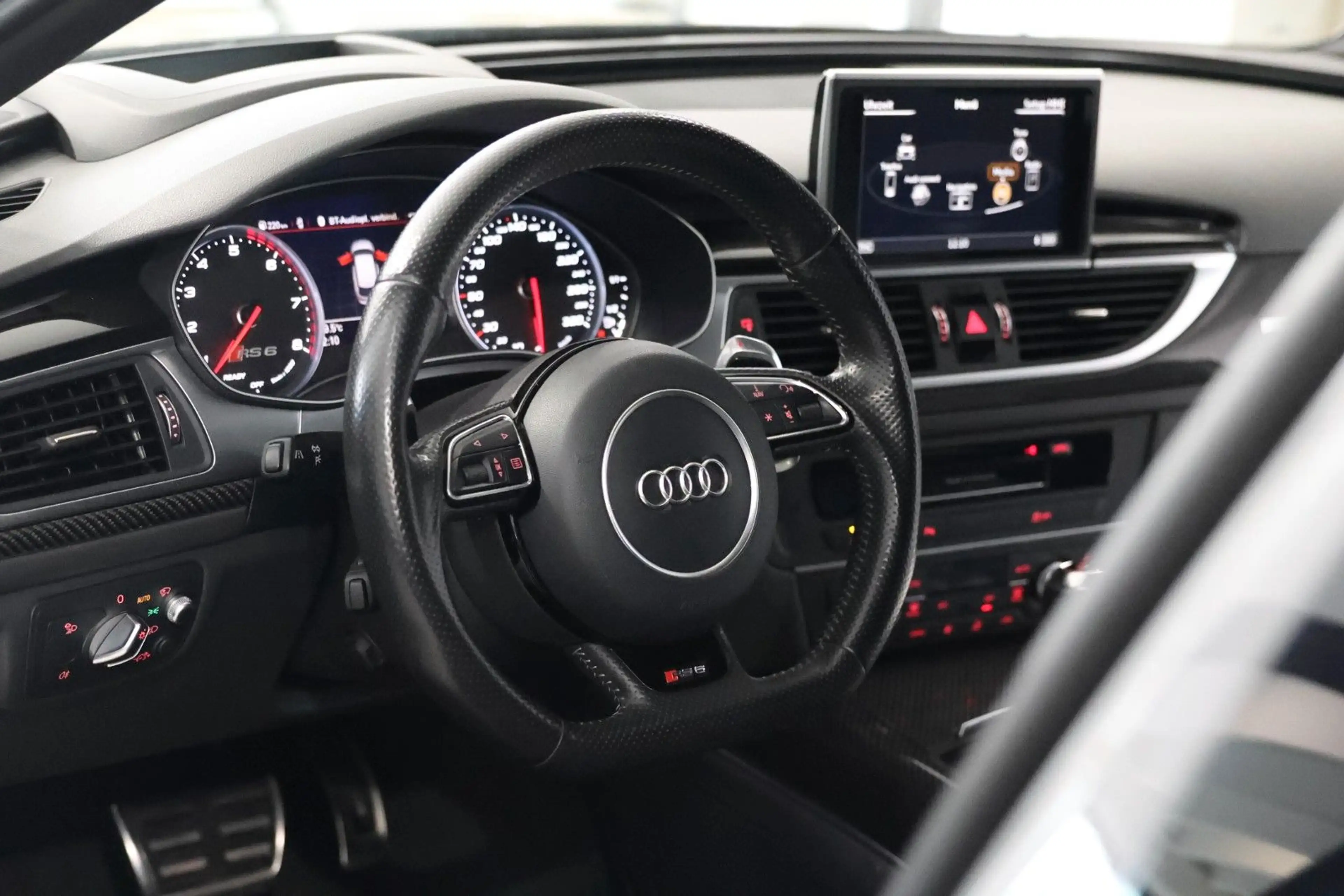 Audi RS6 4.0 Pano*Matrix*HUD*DynamikP.*Bose*Carbon — photo 11