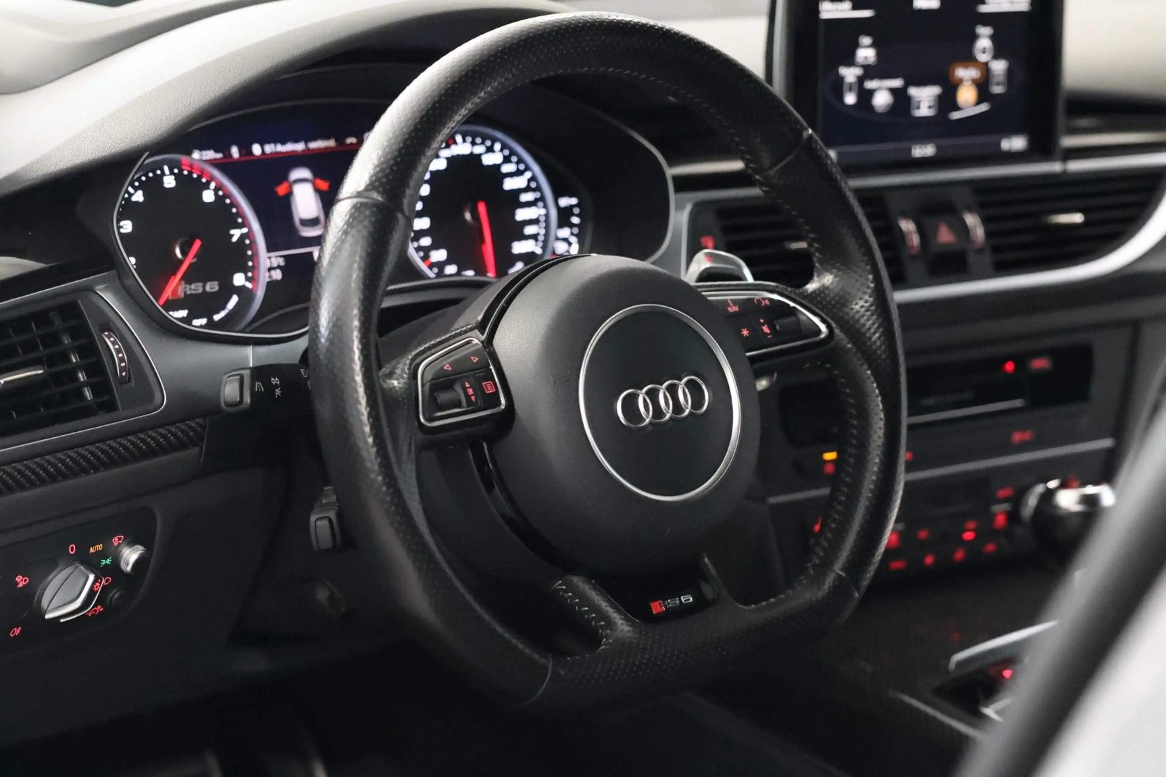 Audi RS6 4.0 Pano*Matrix*HUD*DynamikP.*Bose*Carbon — photo 12