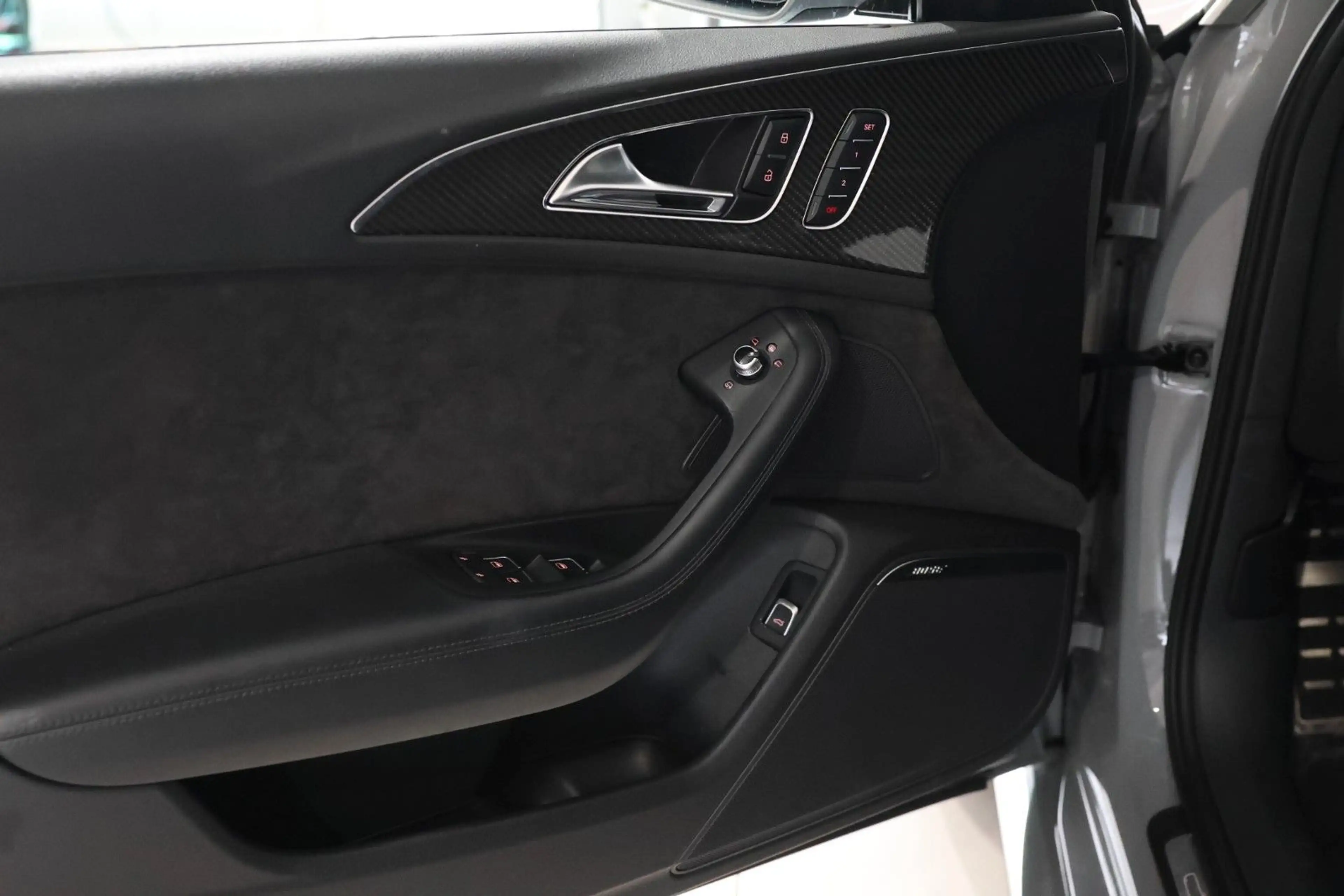 Audi RS6 4.0 Pano*Matrix*HUD*DynamikP.*Bose*Carbon — photo 7
