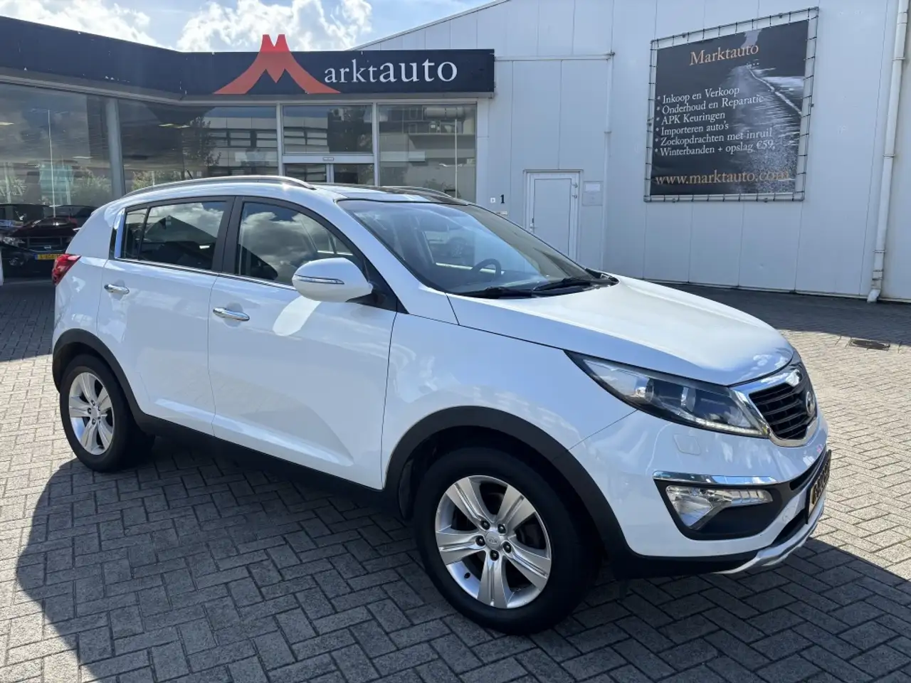 Kia Sportage 1.6 GDI Plus Pack Panorama Cruise Stoelverwarming — photo 1 of 33
