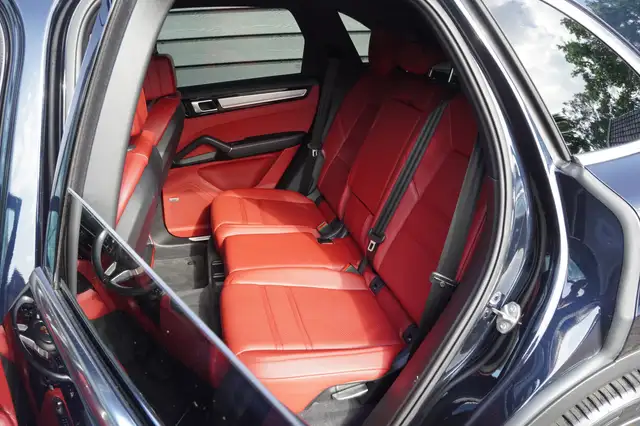 Porsche Cayenne view 30