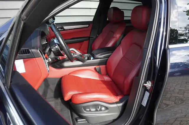 Porsche Cayenne view 22
