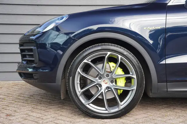 Porsche Cayenne view 7