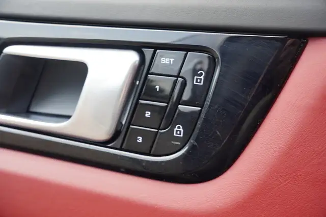 Porsche Cayenne view 14