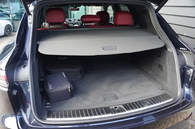 Porsche Cayenne view 25