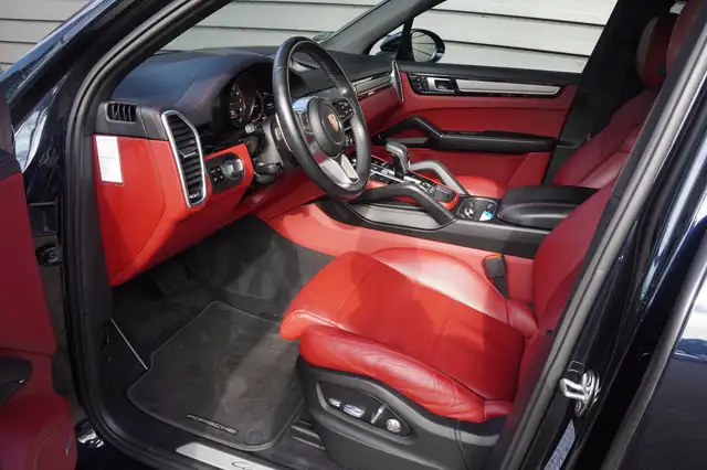 Porsche Cayenne view 8