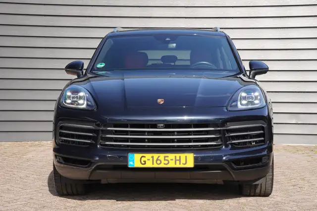 Porsche Cayenne view 11