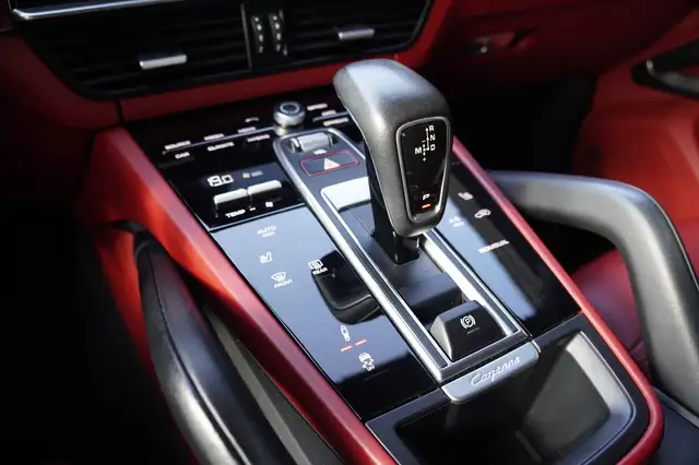 Porsche Cayenne view 24