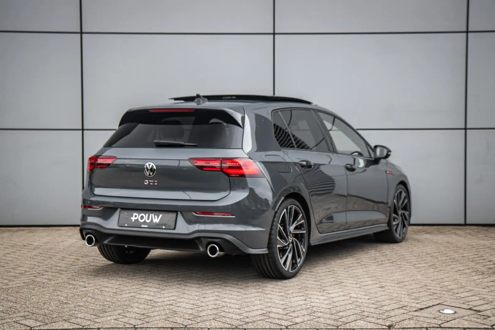 Volkswagen Golf GTI 2.0 TSI 245pk | Panoramdak | Harman/Kardon | Stoel Grijs - 2