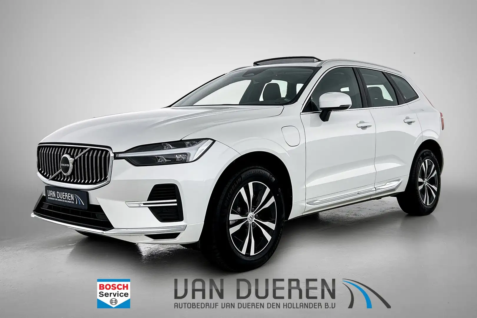 Volvo XC60 2.0 T6 Plug-in hybrid AWD Core Bright Pano, Carpla Weiß - 1