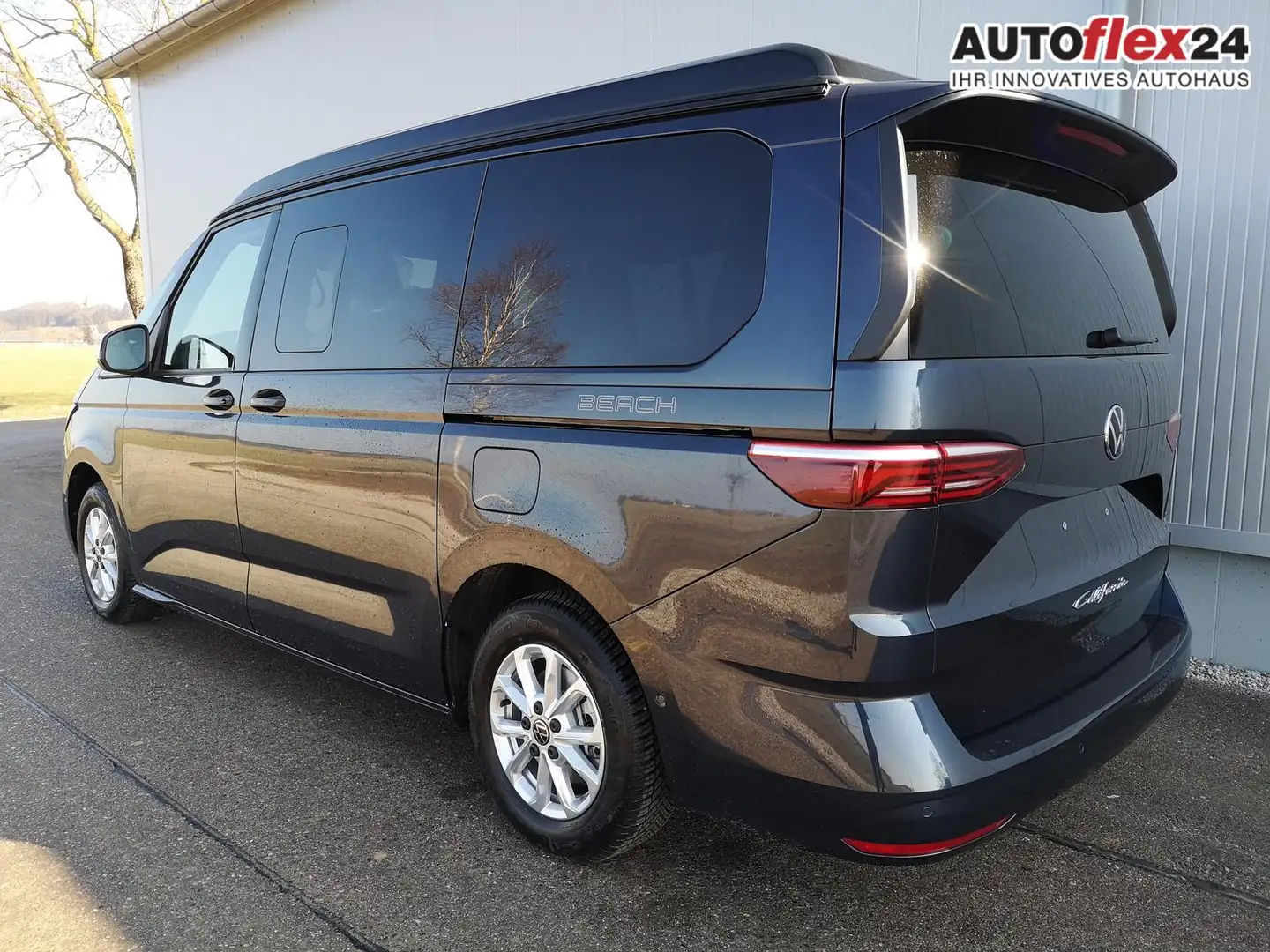 Volkswagen T7 California Beach (MV Cali) 2.0TDI DSG GV5 Komfort+ 110 kW ... plava - 1