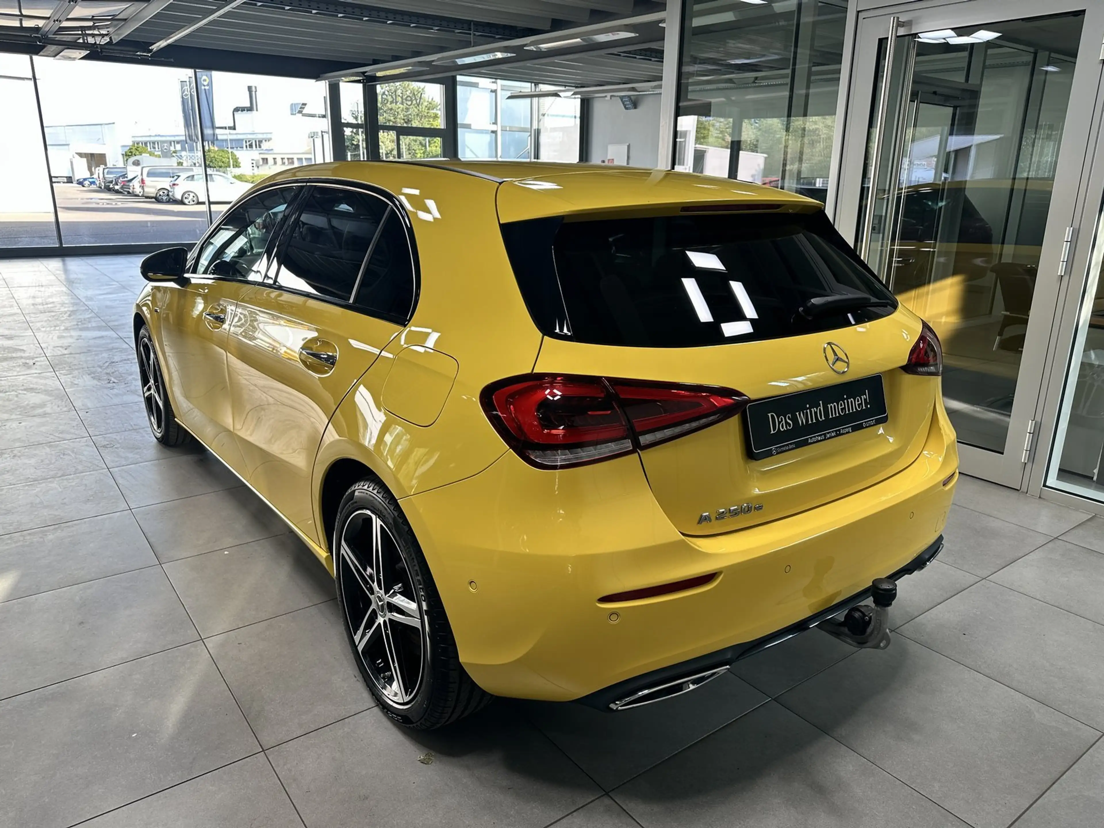 Mercedes-Benz A 250 e Progr. AHK DISTRONIC PANODACH+SITZKLIMA++ — photo 3