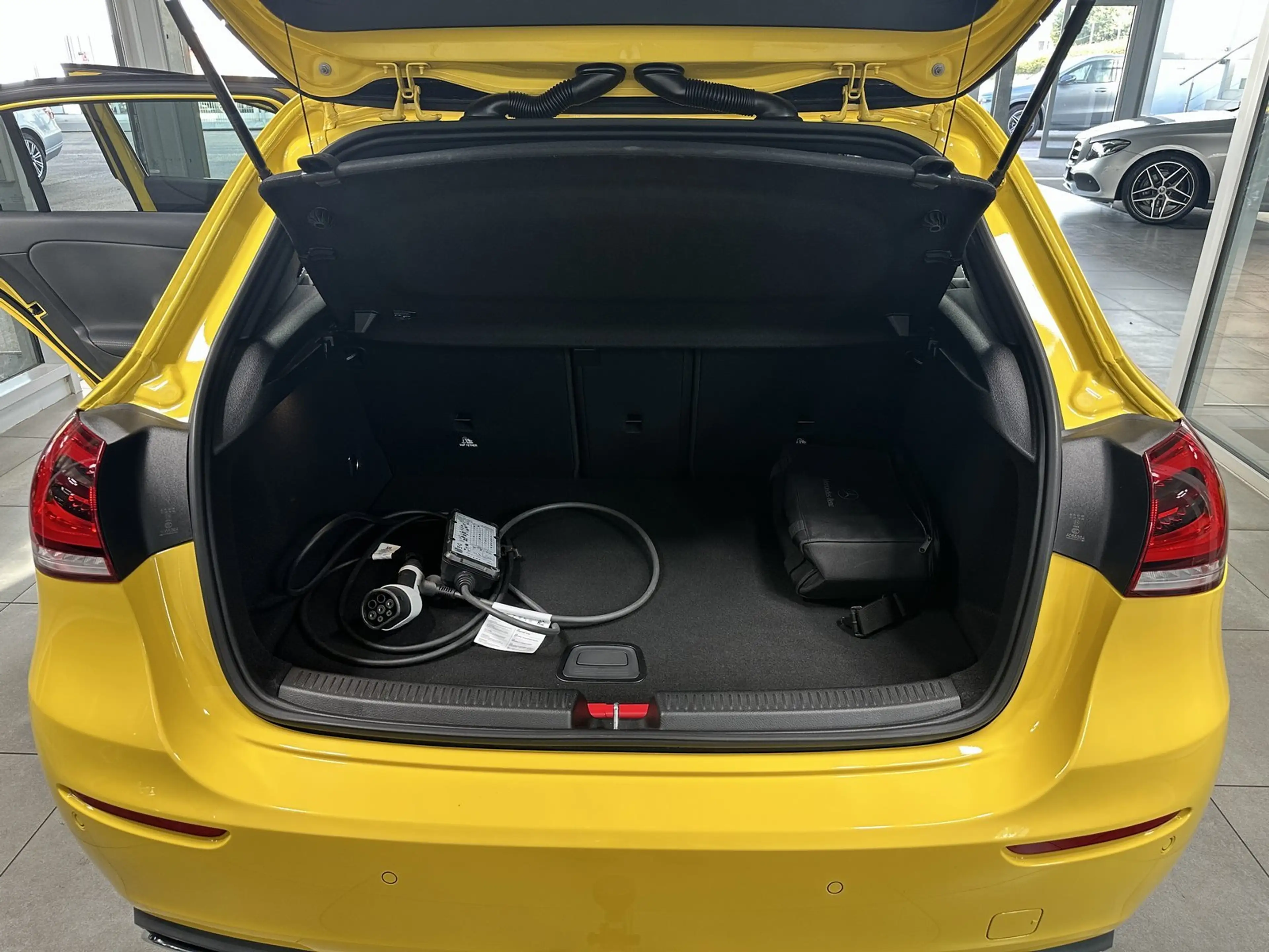 Mercedes-Benz A 250 e Progr. AHK DISTRONIC PANODACH+SITZKLIMA++ — photo 12