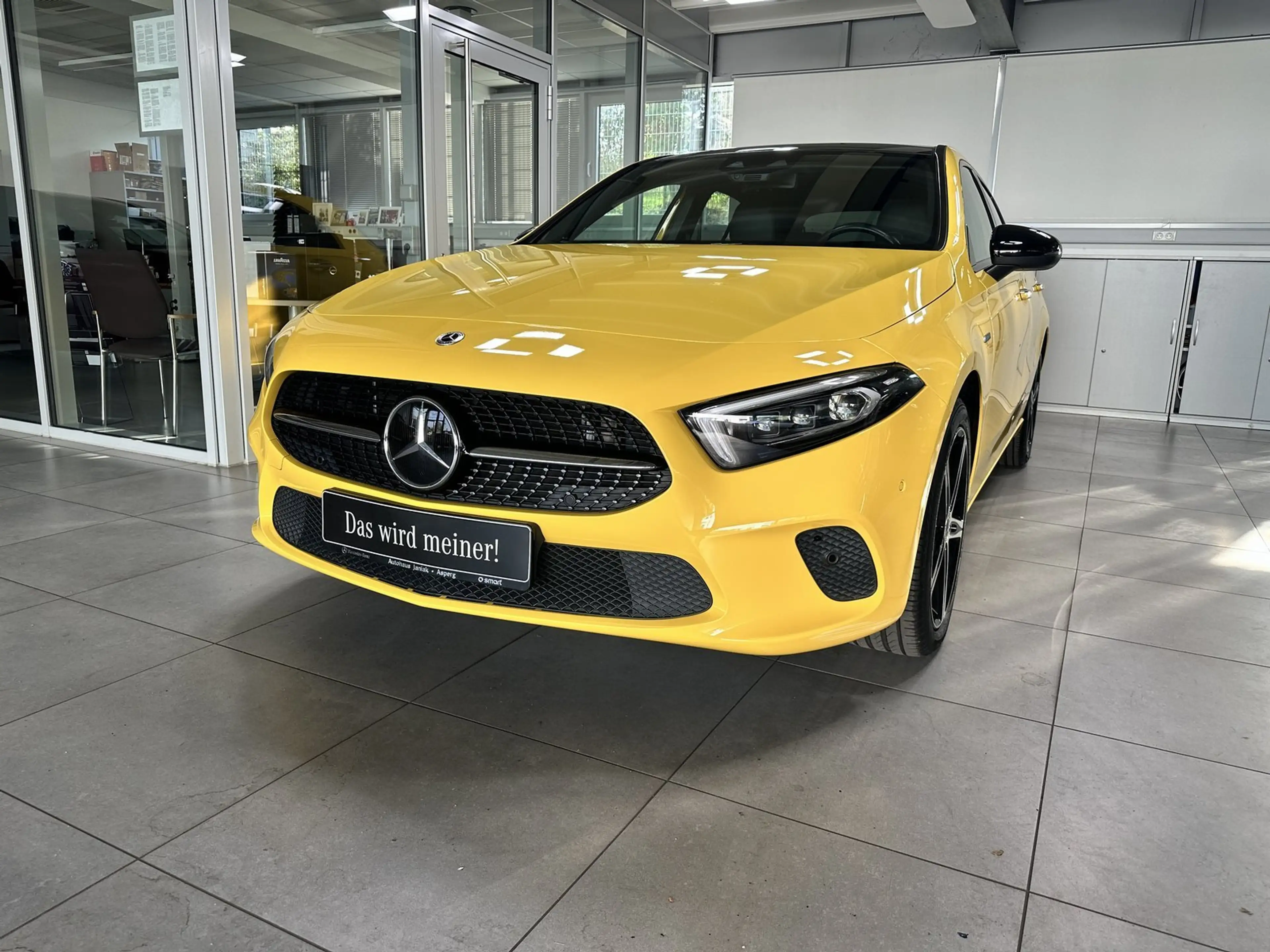 Mercedes-Benz A 250 e Progr. AHK DISTRONIC PANODACH+SITZKLIMA++