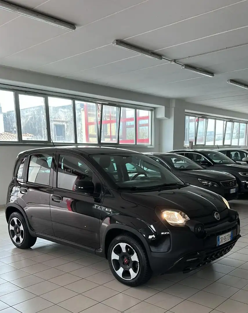 Fiat Panda 1.0 FireFly S&S Hybrid City Cross Noir - 1