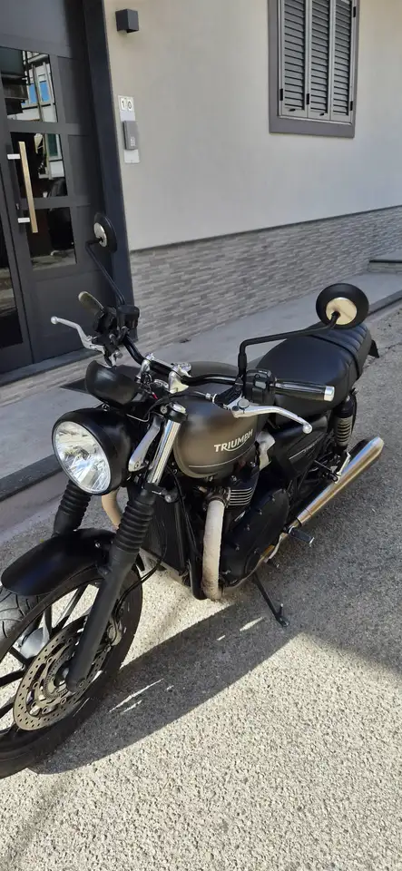 Triumph Street Twin