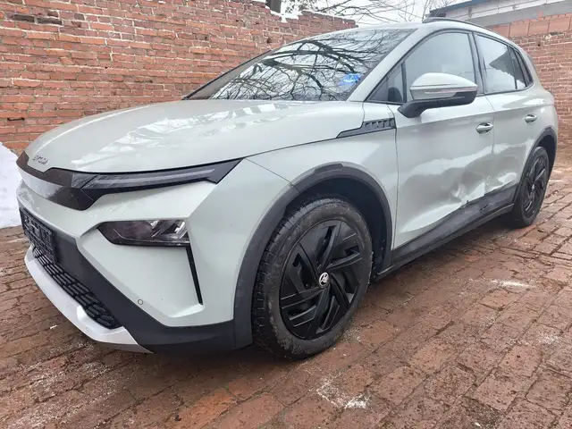 Skoda Elroq 50 Tour Studio Android Auto