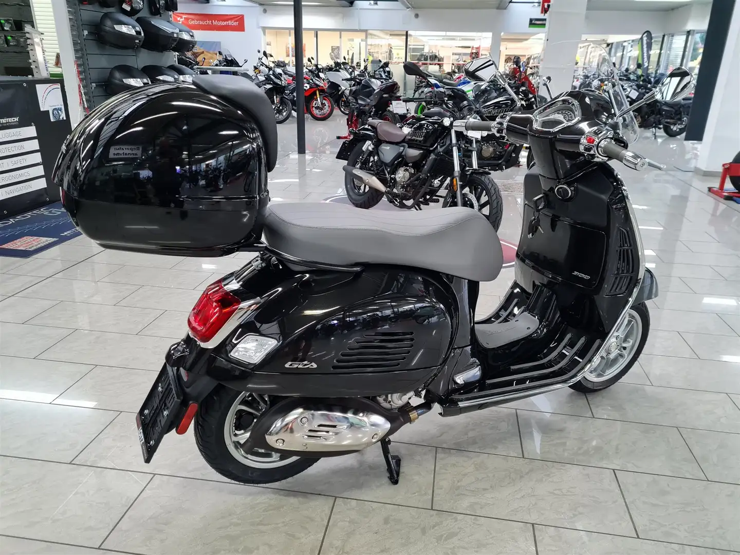 Vespa GTS 300 Schwarz - 2