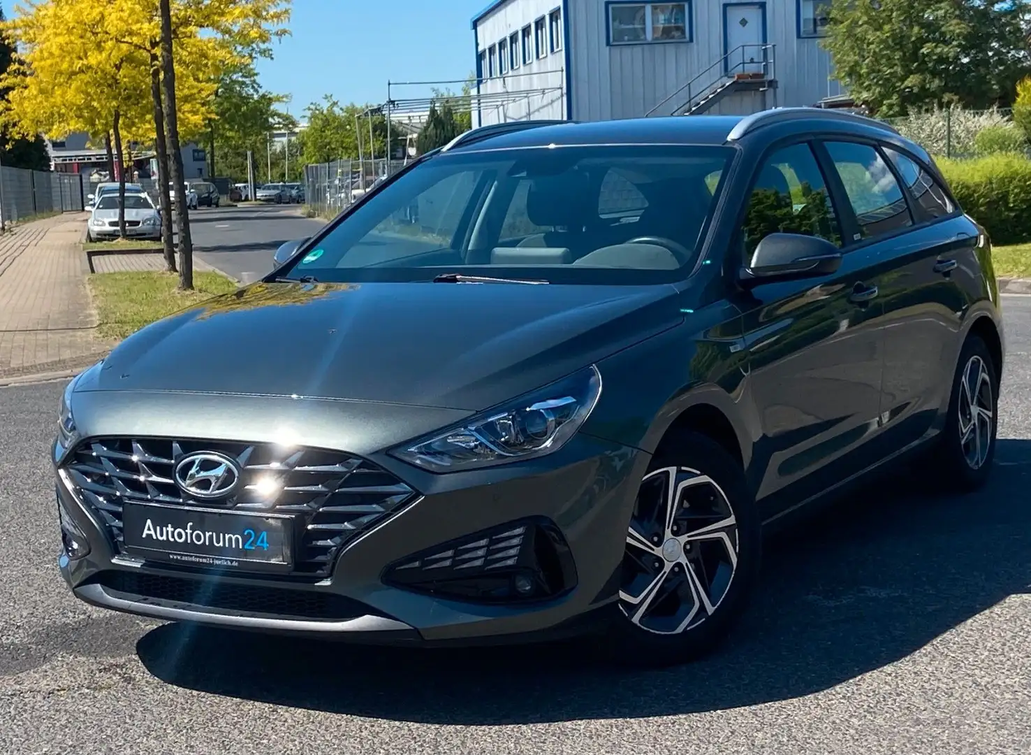 Hyundai i30 cw Mild-Hybrid*Autom.*Navi*RFK*SHZ*CarPlay* Grau - 1