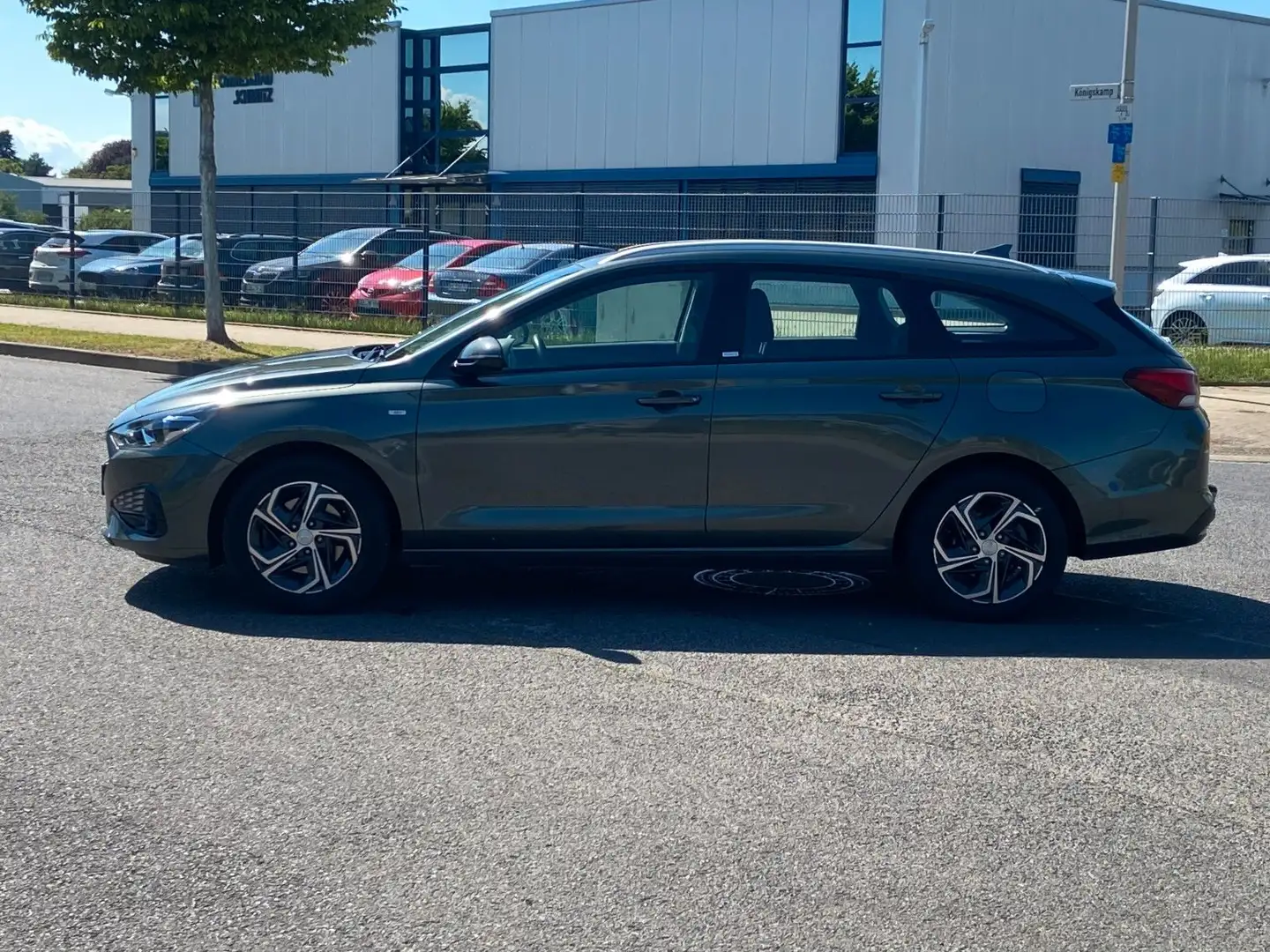 Hyundai i30 cw Mild-Hybrid*Autom.*Navi*RFK*SHZ*CarPlay* Grau - 2
