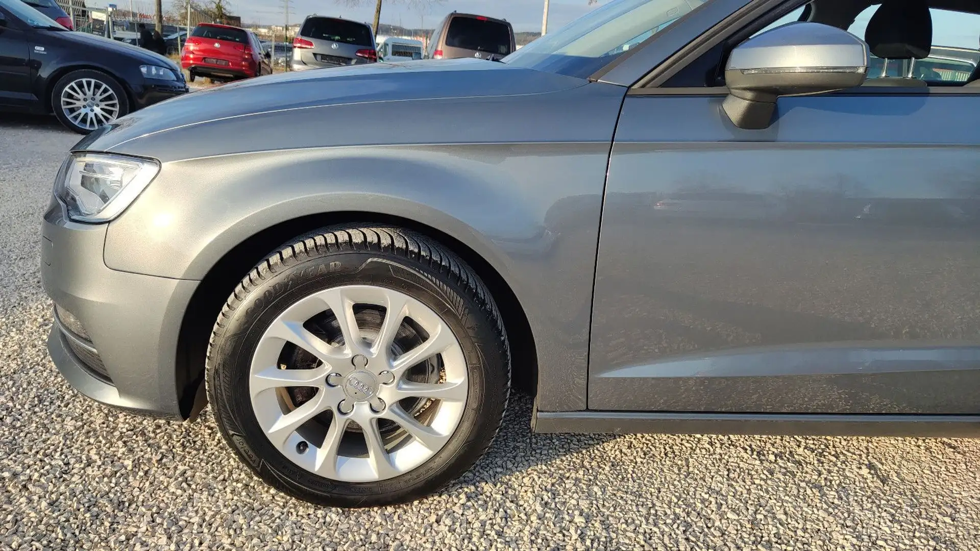 Audi A3 Sportback 1.6TDI Xenon* Navi* Euro6*TÜV NEU* Gris - 2