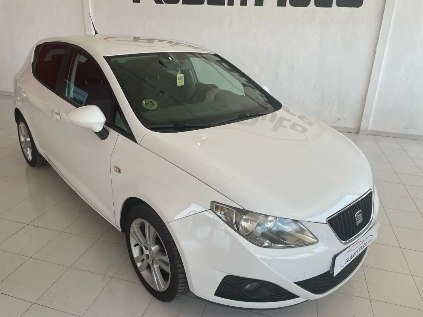 SEAT Ibiza 1.6TDI CR Style DPF Blanc - 2