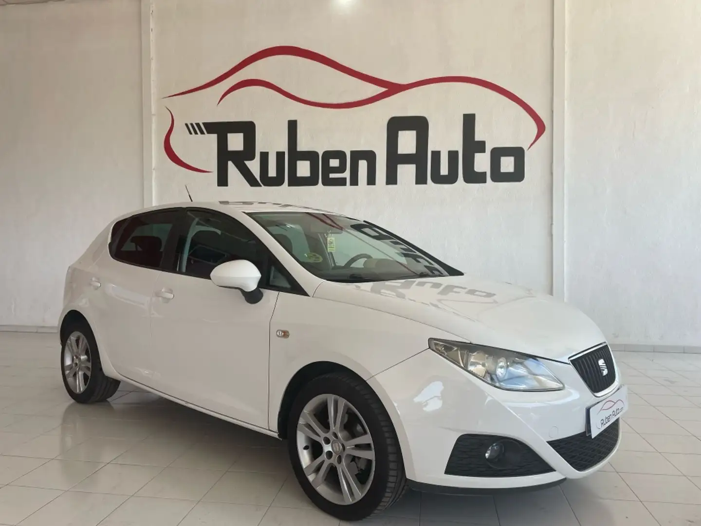 SEAT Ibiza 1.6TDI CR Style DPF Blanc - 1