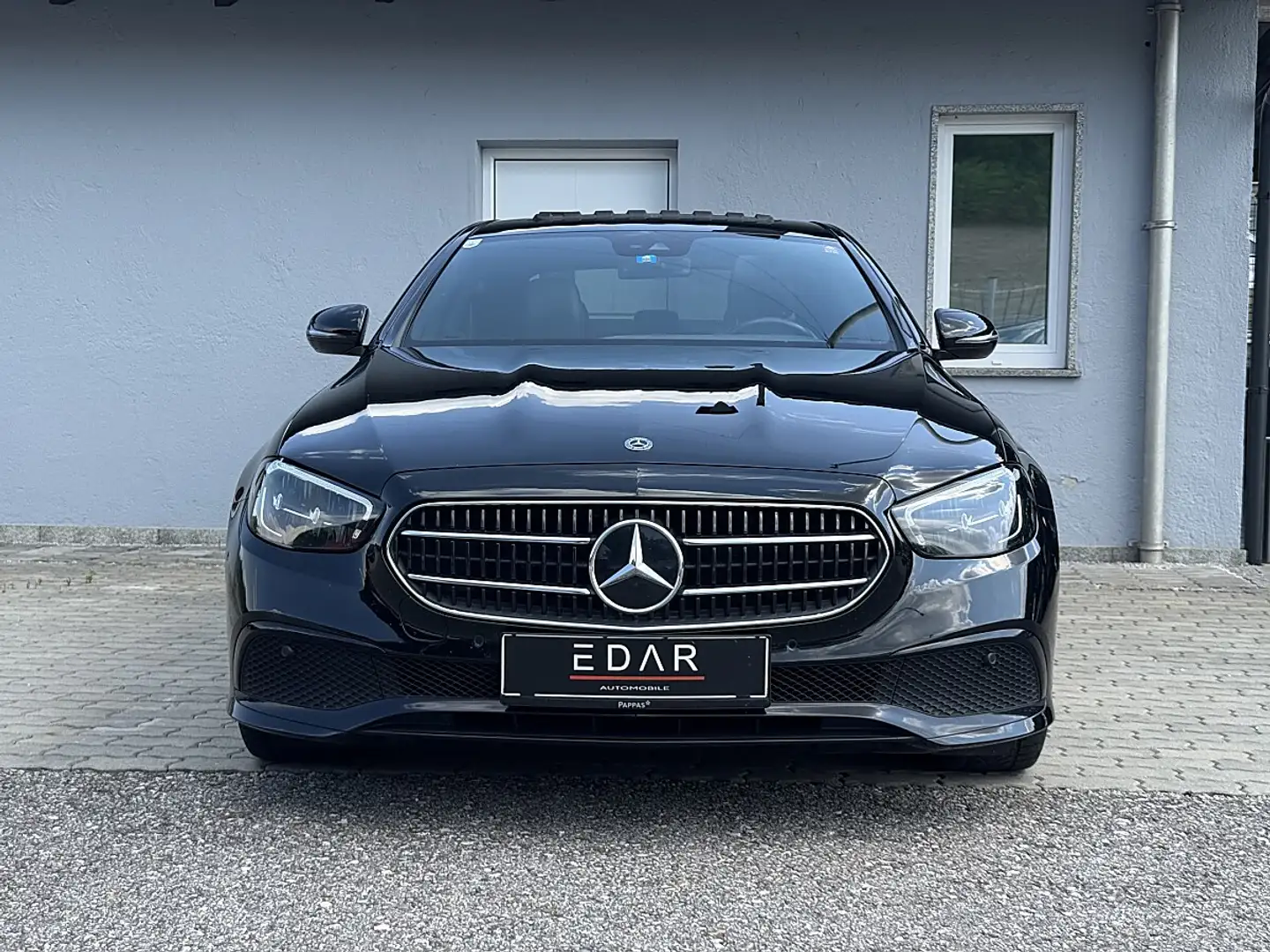 Mercedes-Benz E 220 d Aut.*Schiebedach*Teilleder*Rückfahrkamera* Schwarz - 1
