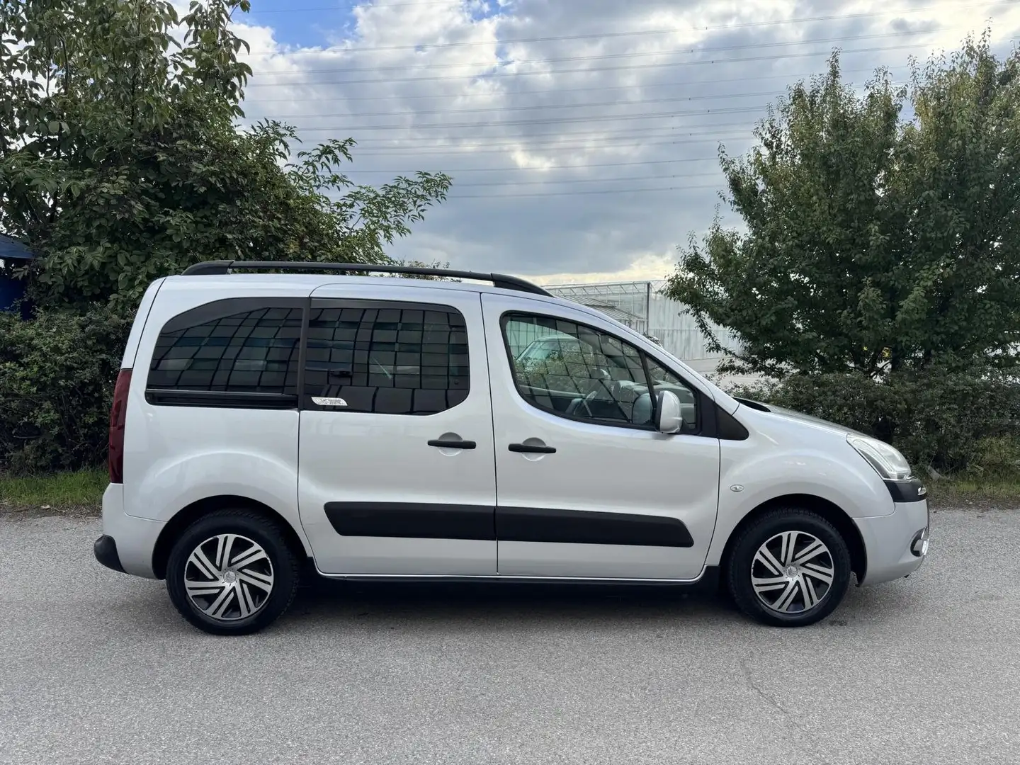 Citroen Berlingo Multispace HDi 90 Aut. PDC AHK Sitzheizung LED Argento - 2