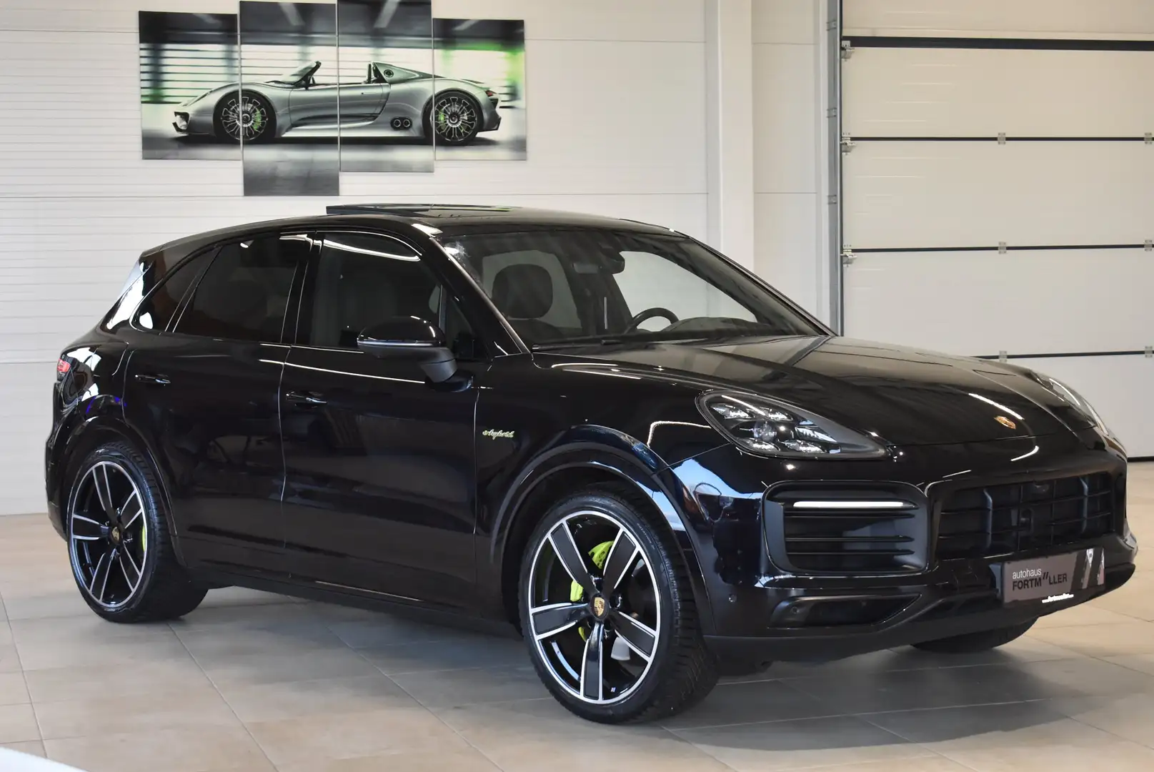 Porsche Cayenne E-Hybrid //22"//Sportabgas//Pano//AHK Schwarz - 1