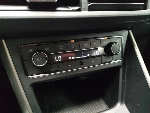 Volkswagen Polo view 19