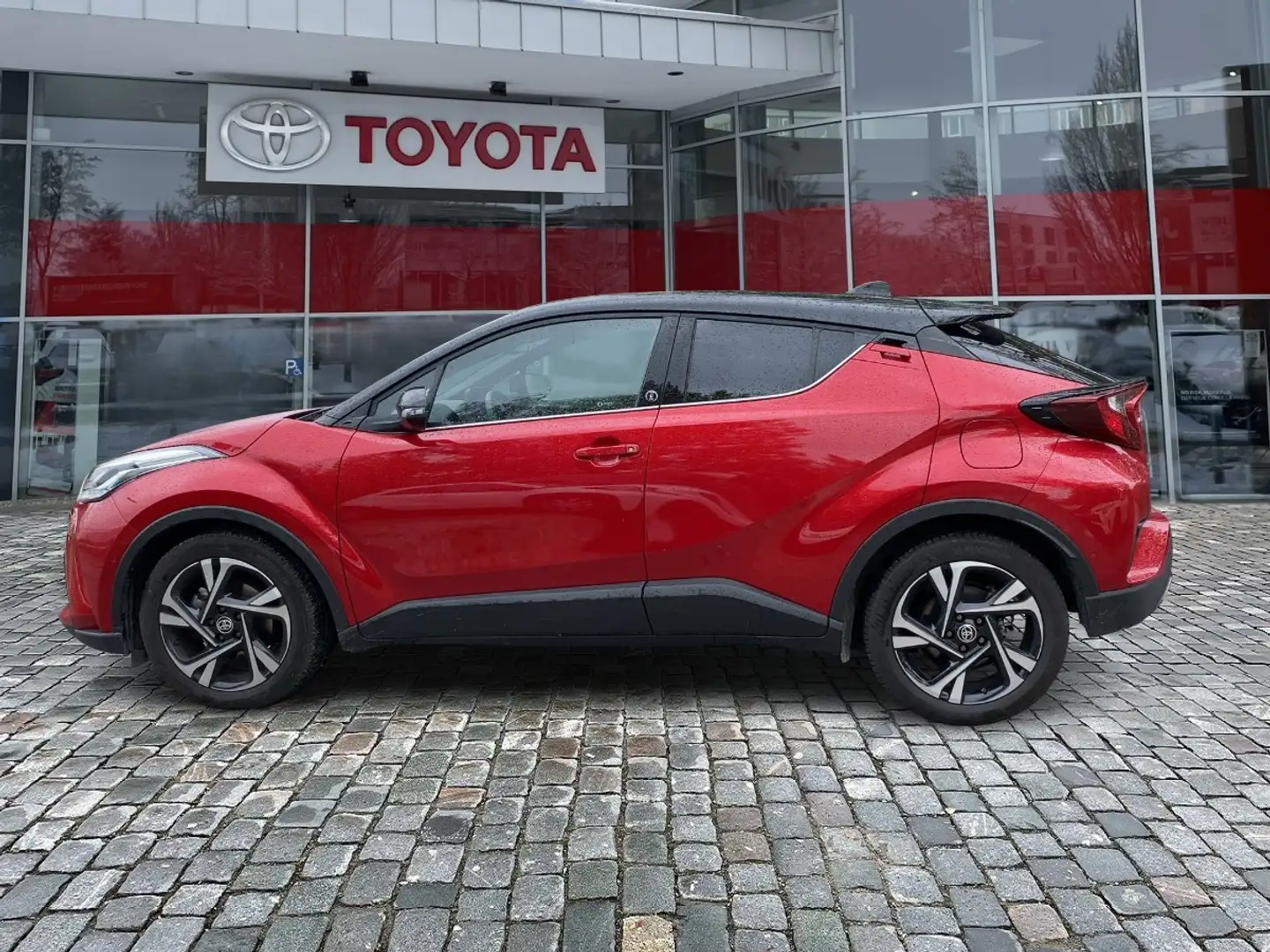 Toyota C-HR 2.0 Hybrid Team D *schnell Verfügbar* Blauw - 2