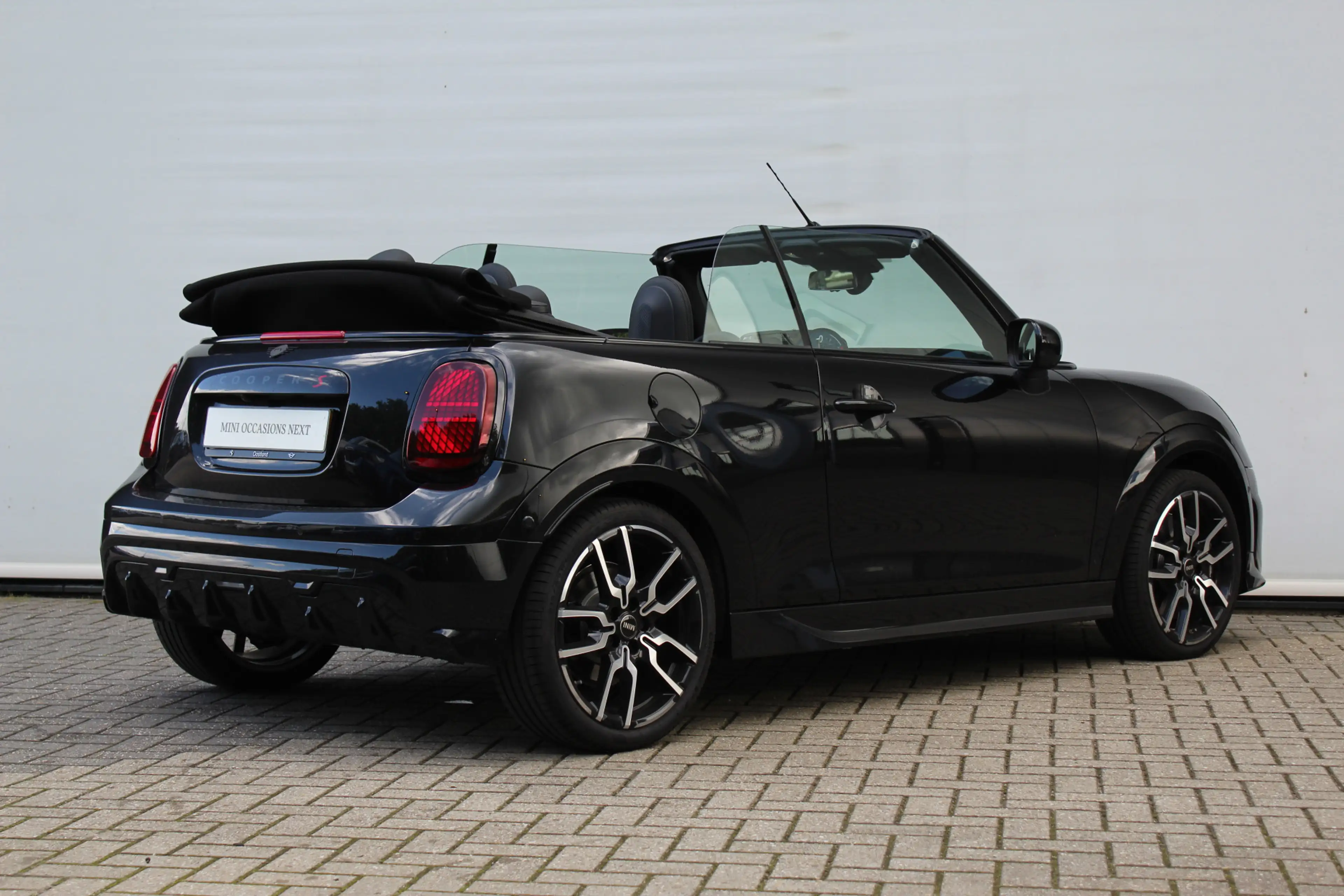 MINI Cooper S Cabrio Automaat / John Cooper Works / Pakket XL / 18" JCW — photo 4
