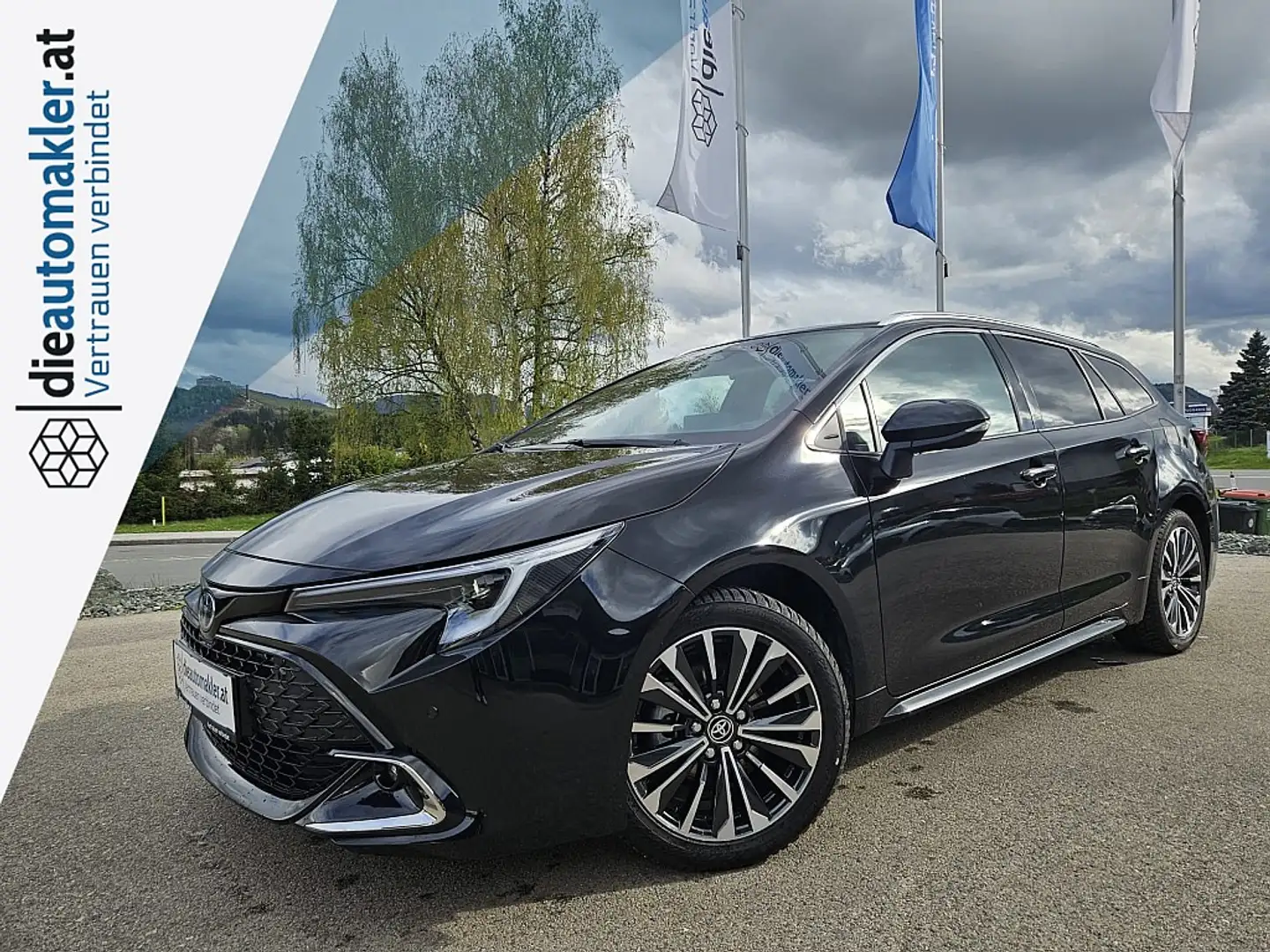 Toyota Corolla 1,8 Hybrid Touring Sports Active Drive Černá - 1