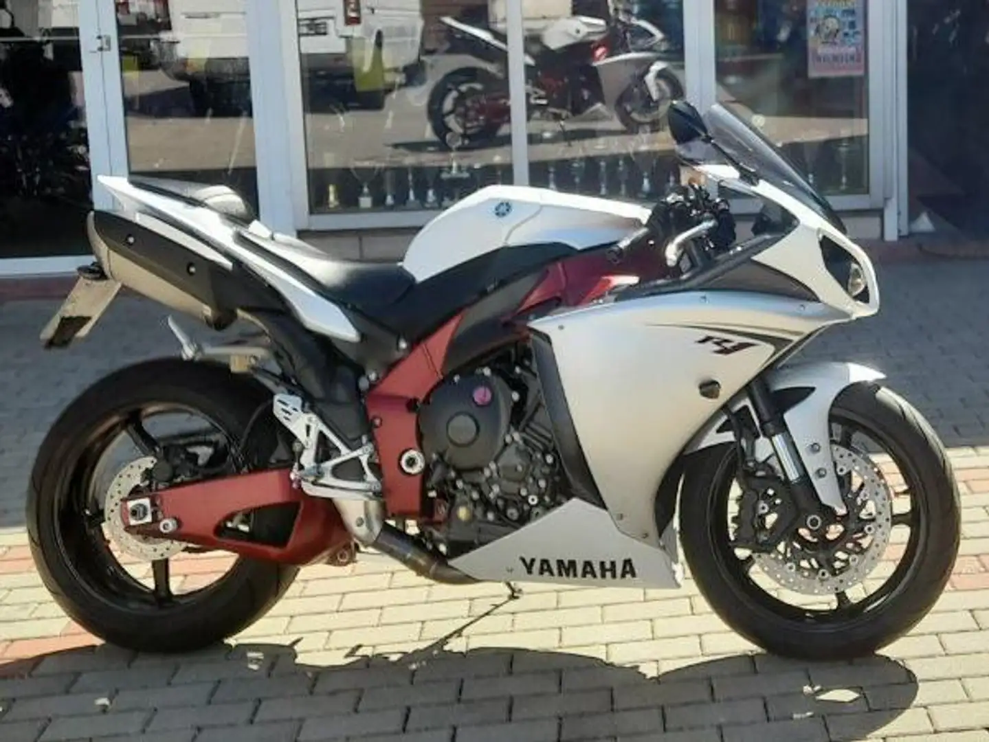 Yamaha YZF-R1 Bílá - 1