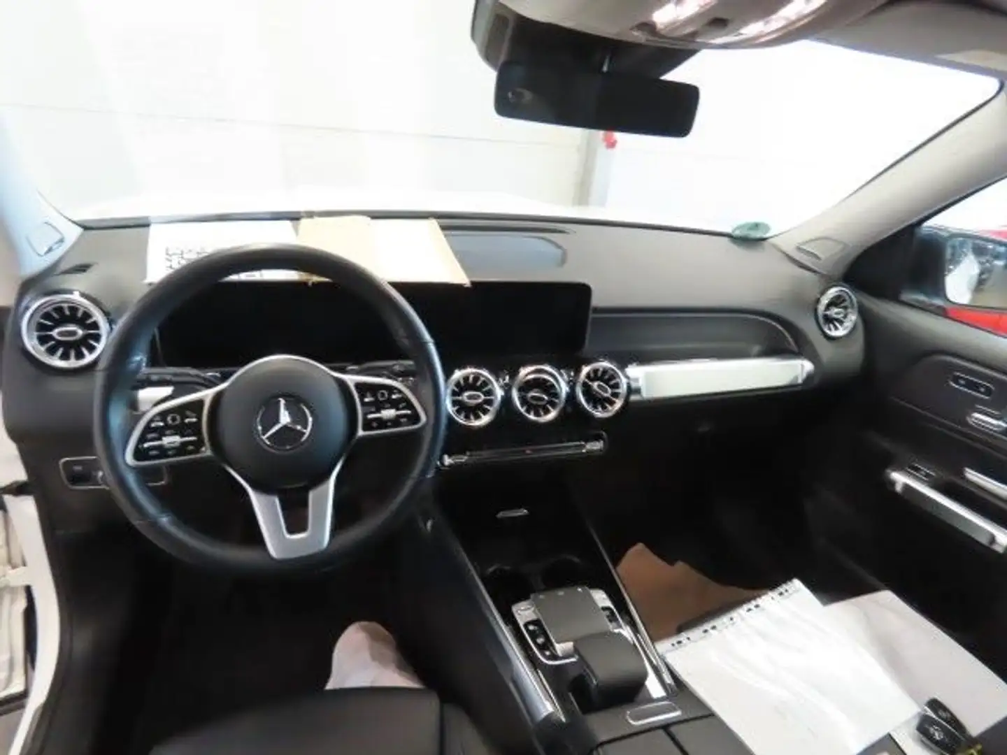 Mercedes-Benz GLB 200 d AMG 20" Night Pano 360° SitzKl Burm AHK Weiß - 2