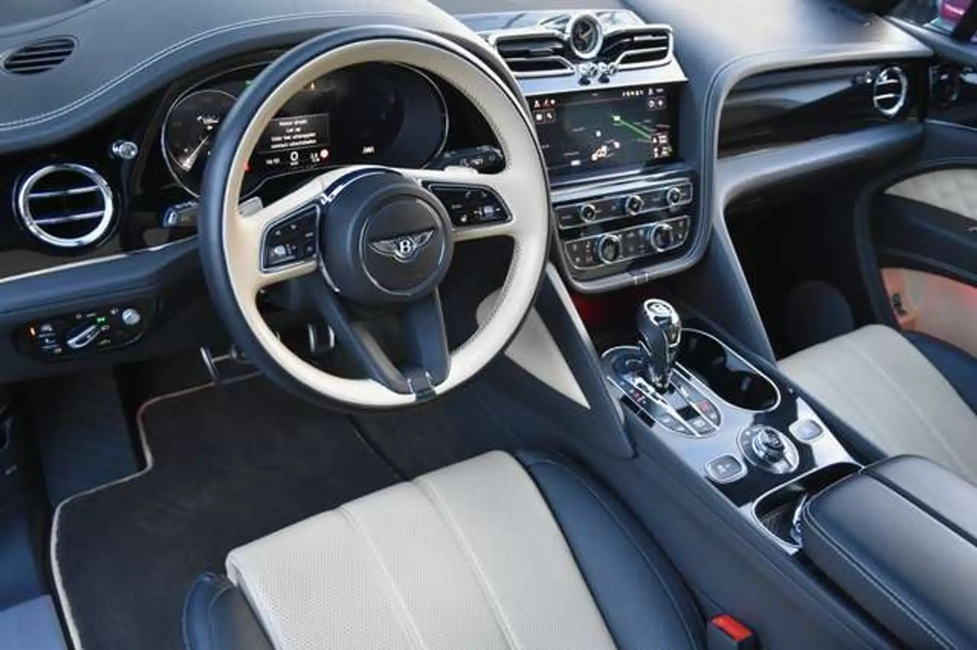 Bentley Bentayga 2022 버건디 사진 8