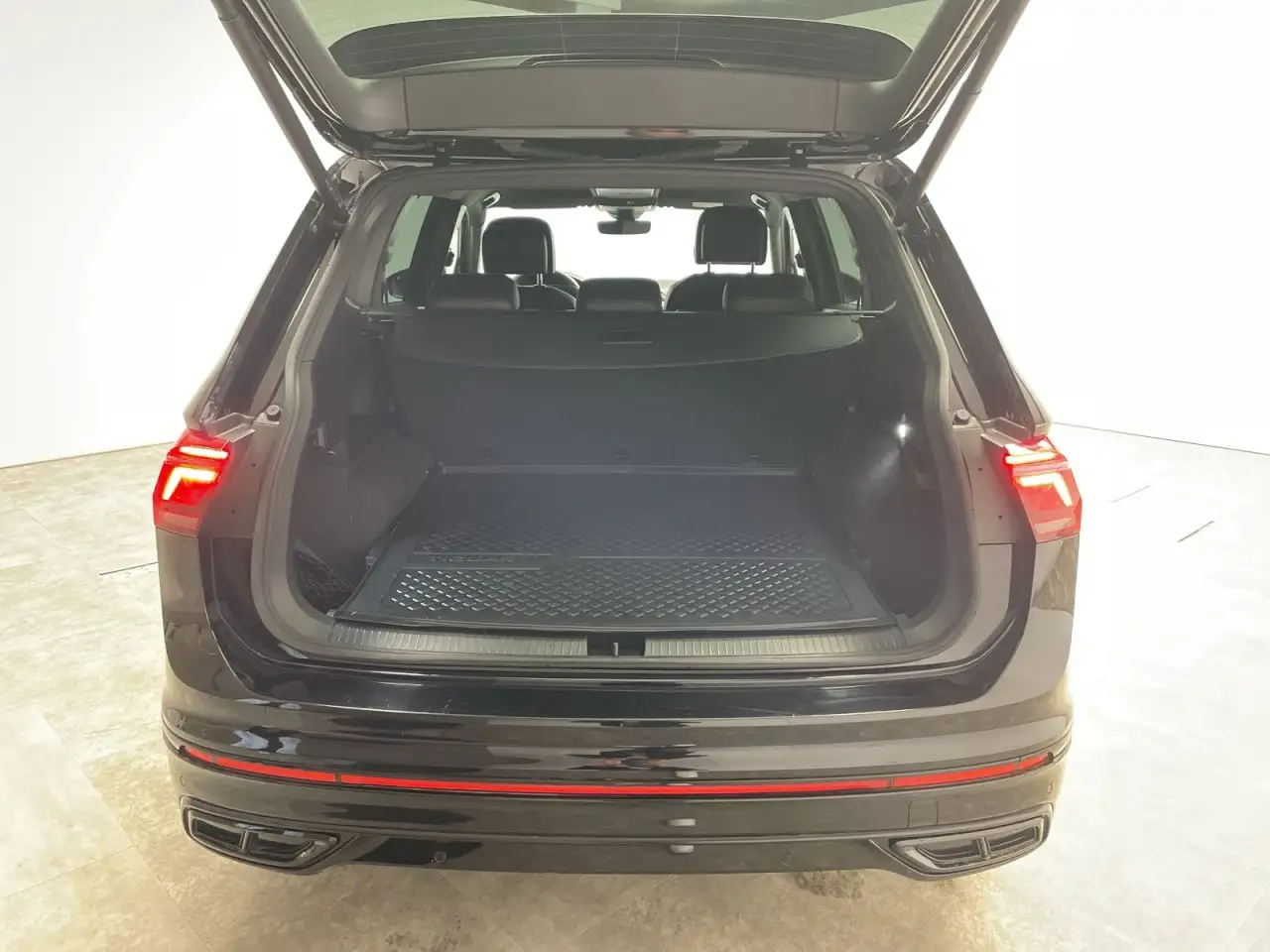 Volkswagen Tiguan Allspace 2.0 TDI 4Motion R-Line Klima Navi Einparkhilfe 6