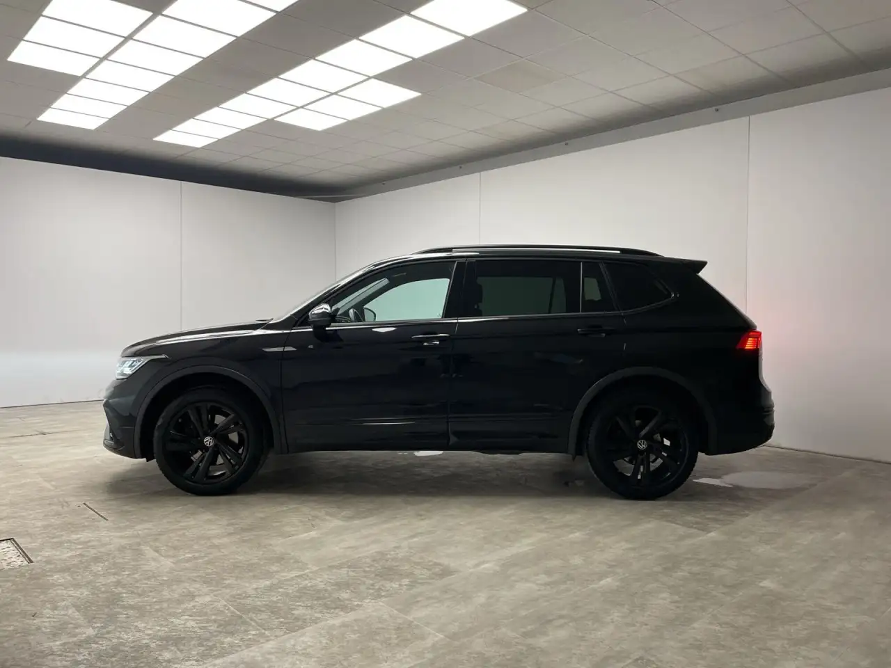 Volkswagen Tiguan Allspace 2.0 TDI 4Motion R-Line Klima Navi Einparkhilfe 2