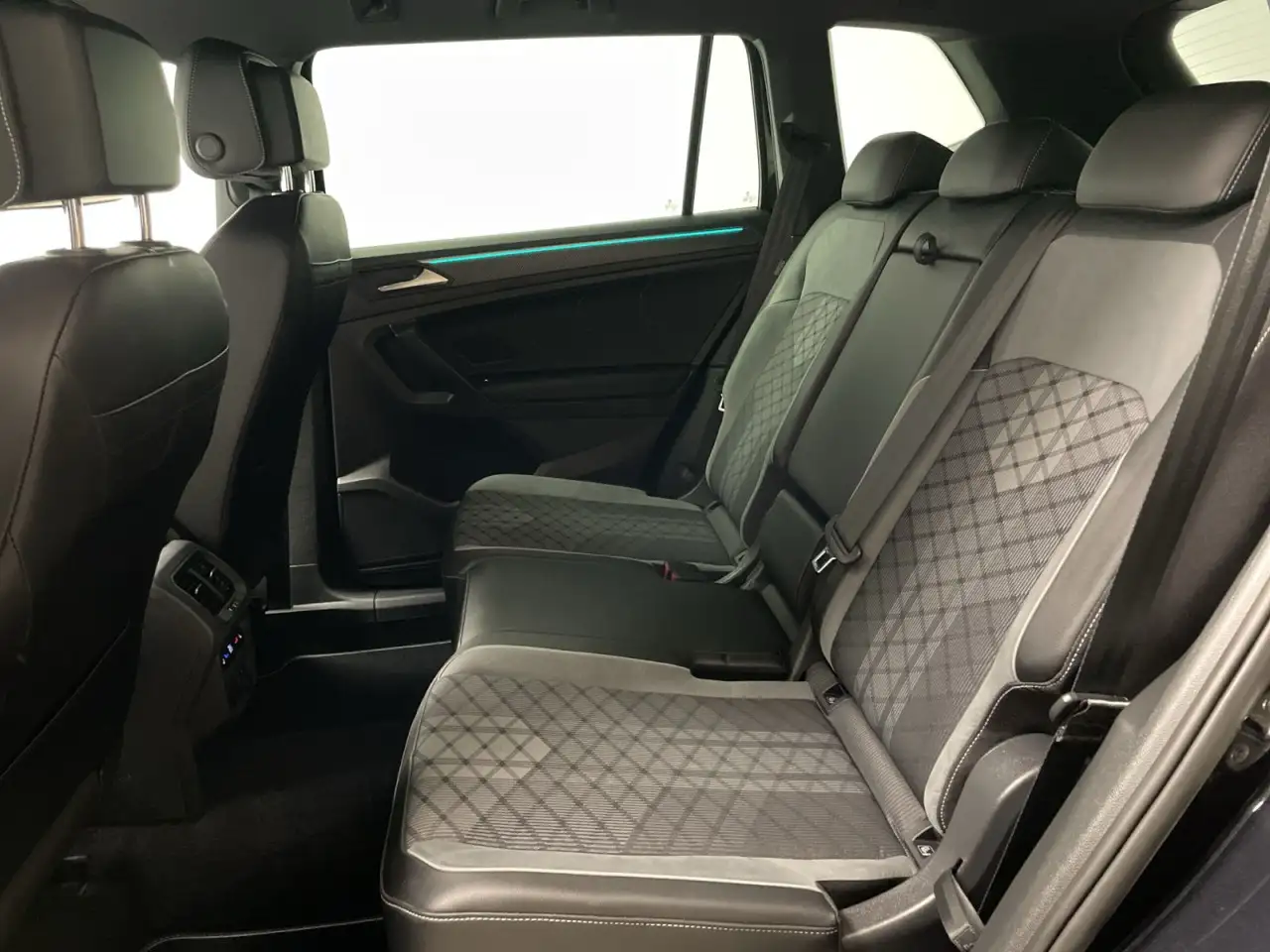 Volkswagen Tiguan Allspace 2.0 TDI 4Motion R-Line Klima Navi Einparkhilfe 8