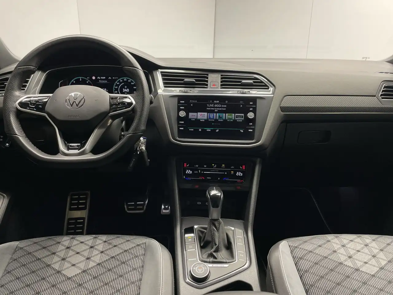 Volkswagen Tiguan Allspace 2.0 TDI 4Motion R-Line Klima Navi Einparkhilfe 9