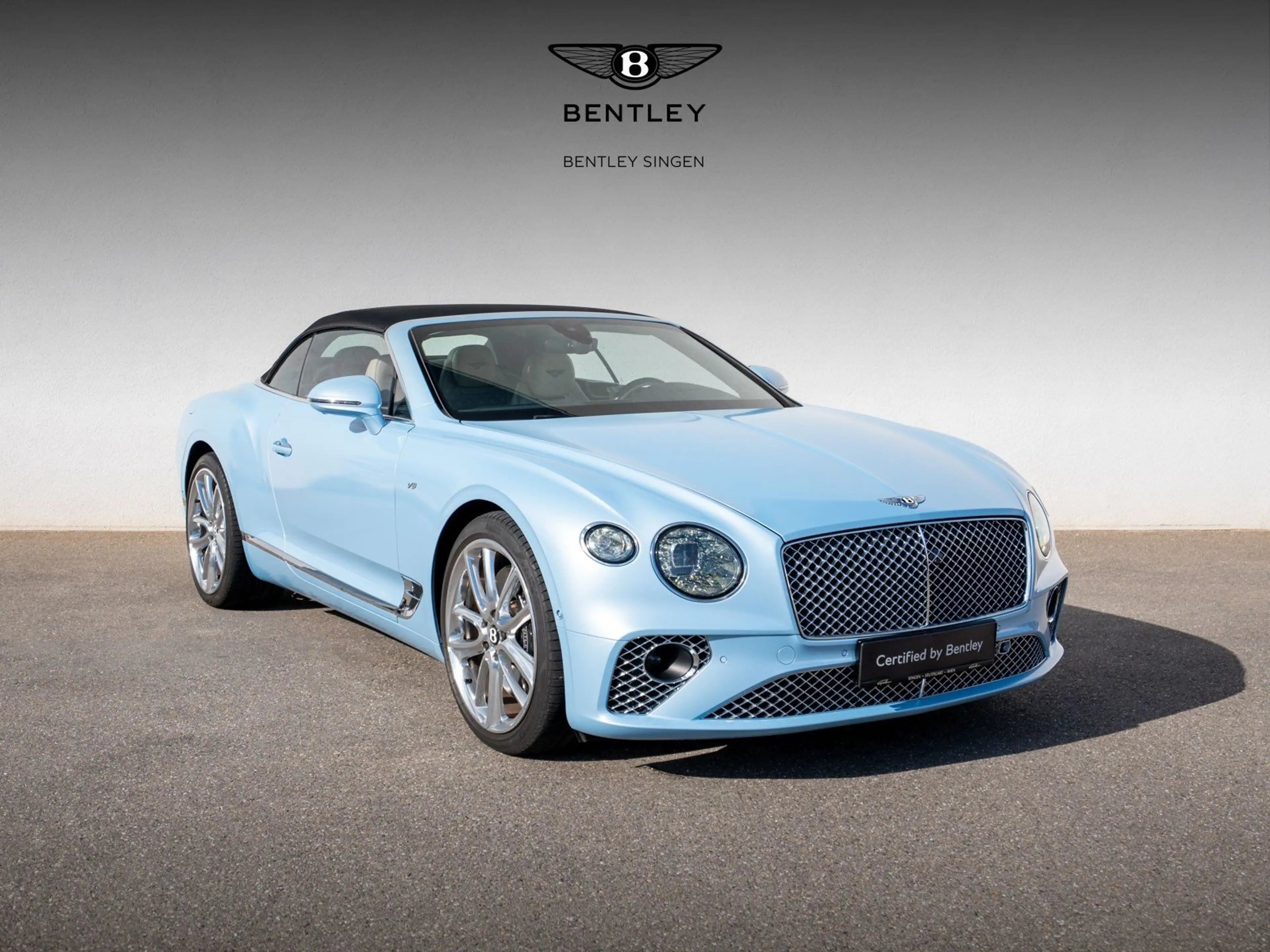 Bentley Continental GTC V8 — photo 11