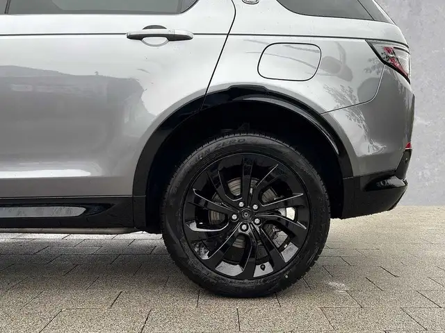 Land Rover Discovery Sport view 9