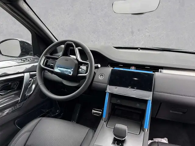 Land Rover Discovery Sport view 4